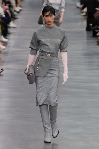 Look 46